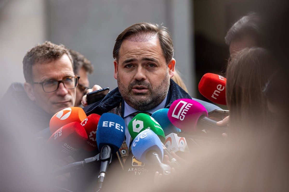 Núñez destaca la defensa de Feijóo por un Plan Nacional de Agua y pone en valor los logros de Aznar en este ámbito crucial.