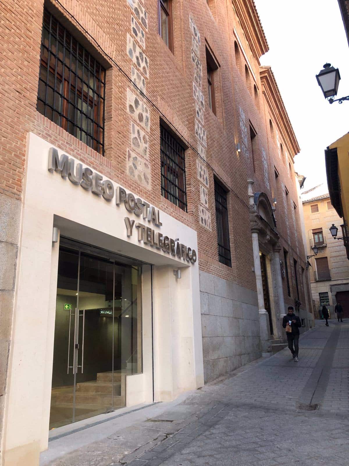 Retraso en la Inauguración del Museo Postal por Asuntos Administrativos, Según Tolón