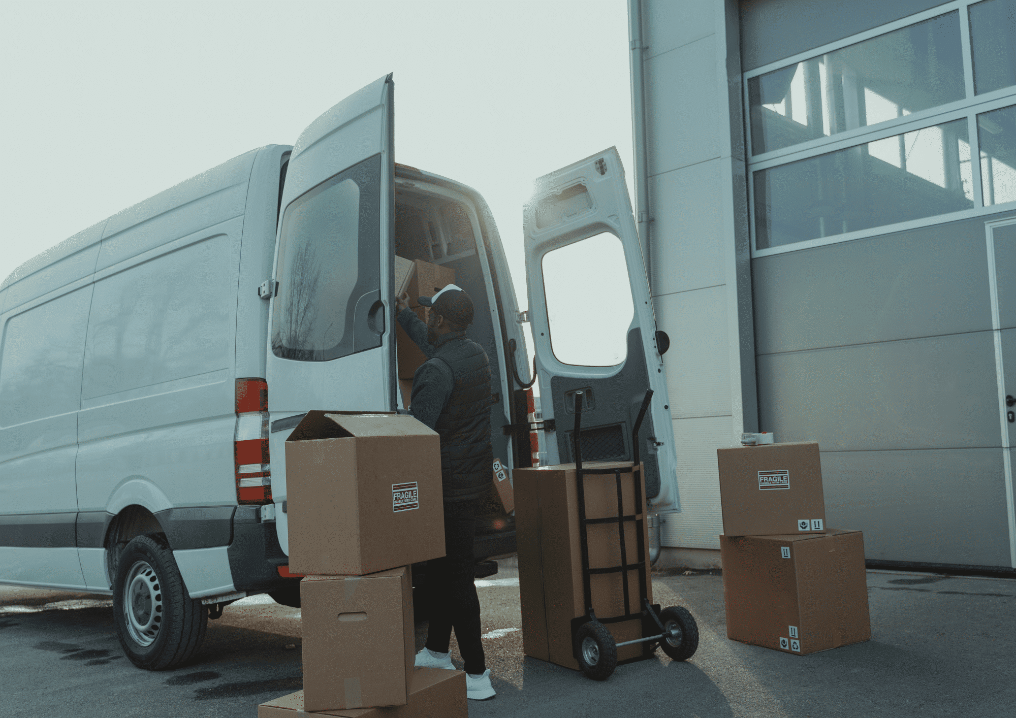 Optimizando la Cadena de Suministro: Innovación en Transporte con LOGISTIVAN