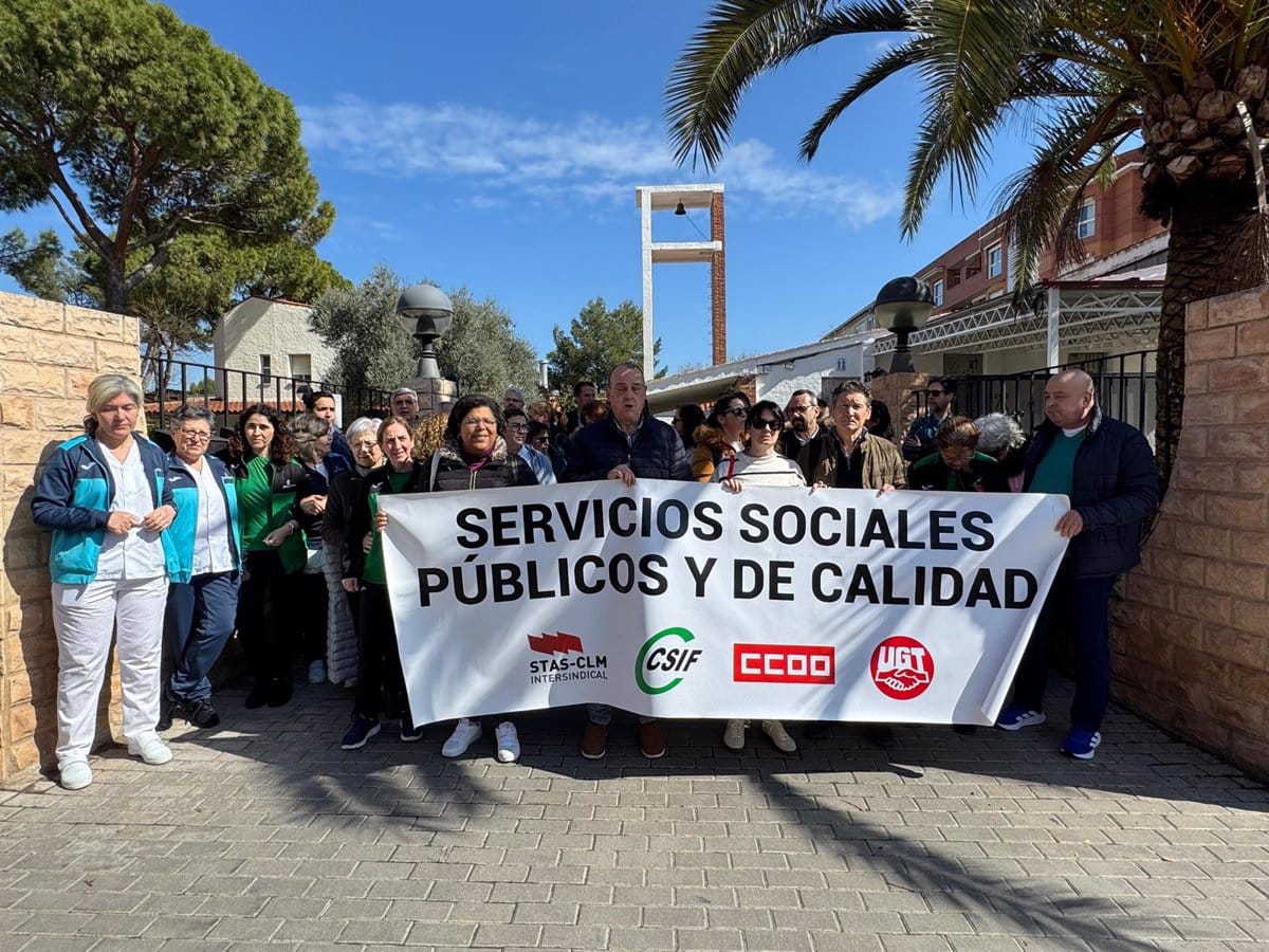 Trabajadores de residencias de la Junta exigen cubrir vacantes y aumentar ratios para prevenir el colapso en la atención asistencial.