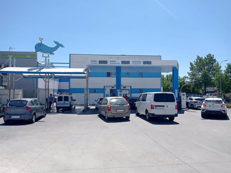 Ballenoil abre una nueva gasolinera en Almansa y completa su red de distribución en Castilla-La Mancha con combustible a bajo costo.