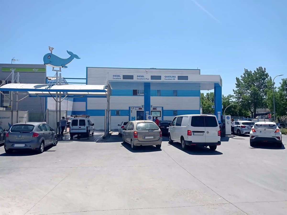 Ballenoil abre una nueva gasolinera en Almansa y completa su red de distribución en Castilla-La Mancha con combustible a bajo costo.