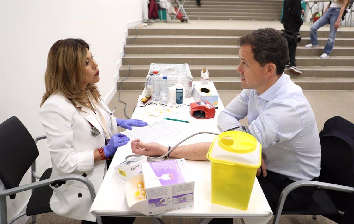 Cientos de personas se unieron al XVI Maratón de Donación de Sangre de Cadena SER en Eurocaja Rural, Toledo.
