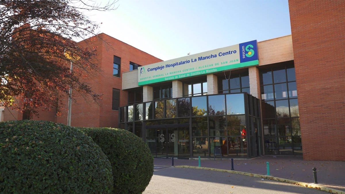 Dos personas heridas, incluyendo a una niña de 6 años, en la colisión de dos coches en Villanueva de Alcardete.