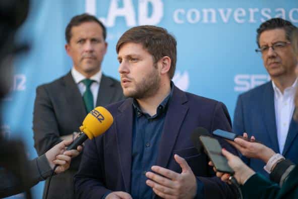 El Gobierno Regional Resalta el Progreso del Tercer Carril en la A5 y las Inversiones del AVE Madrid-Jaén en Castilla-La Mancha.