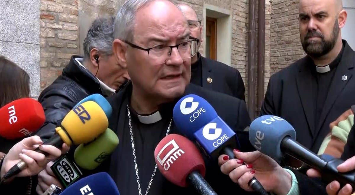 El arzobispo de Toledo llama a los creyentes a unirse en oración por el Papa Francisco.