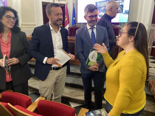 El gobierno regional se compromete a garantizar la accesibilidad universal a la cultura y la lectura para todos.