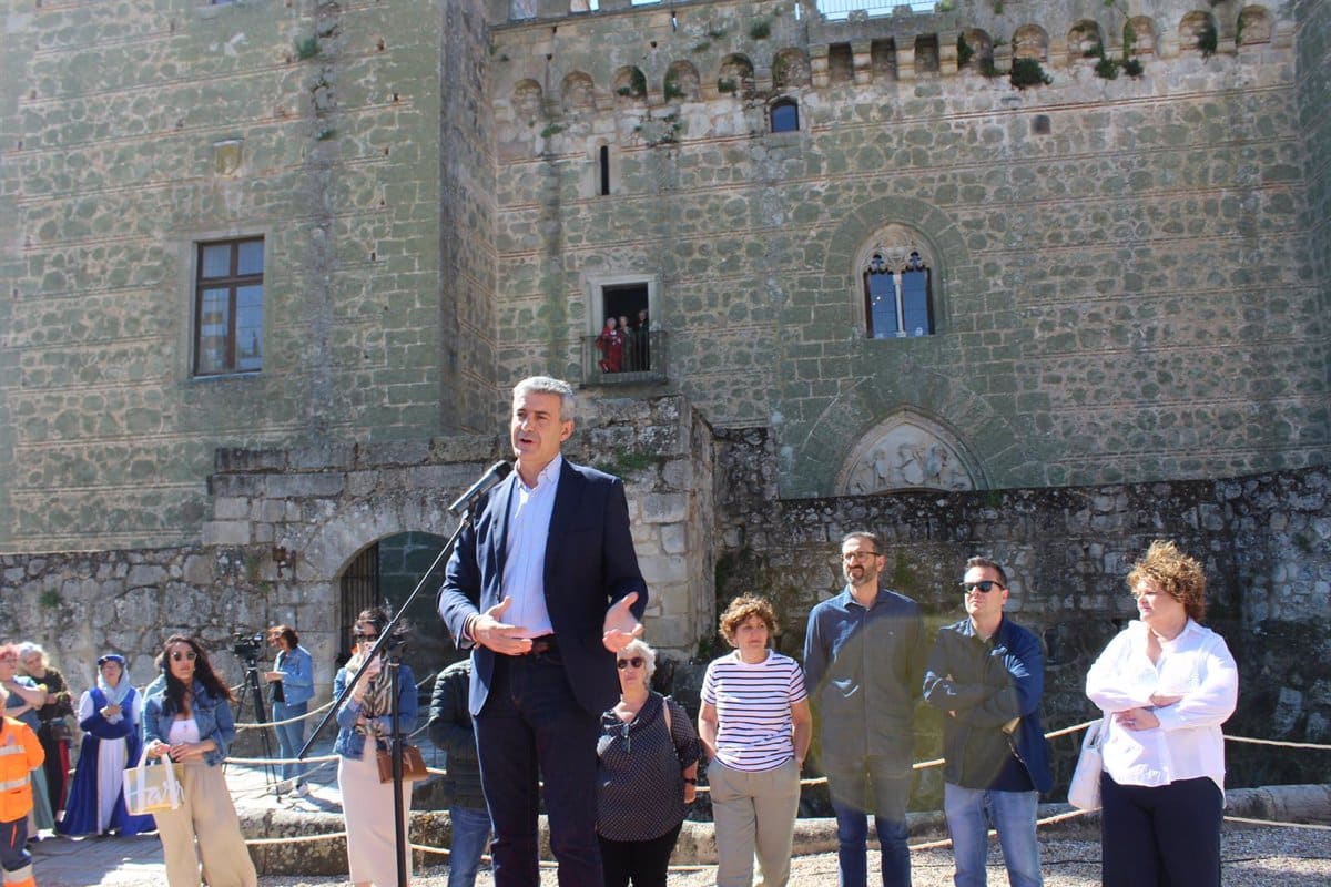Escalona da la bienvenida a la ciudadanía y al turismo cultural en su castillo.
