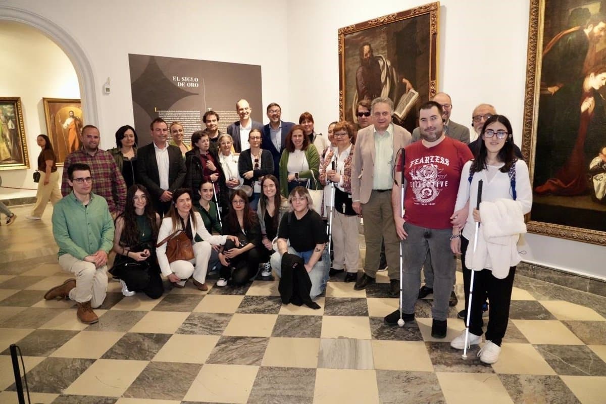 Junta, ONCE e IES ‘Alfonso X’ se unen para mejorar la accesibilidad de la exposición ‘Tesoros. Museo de Santa Cruz’
