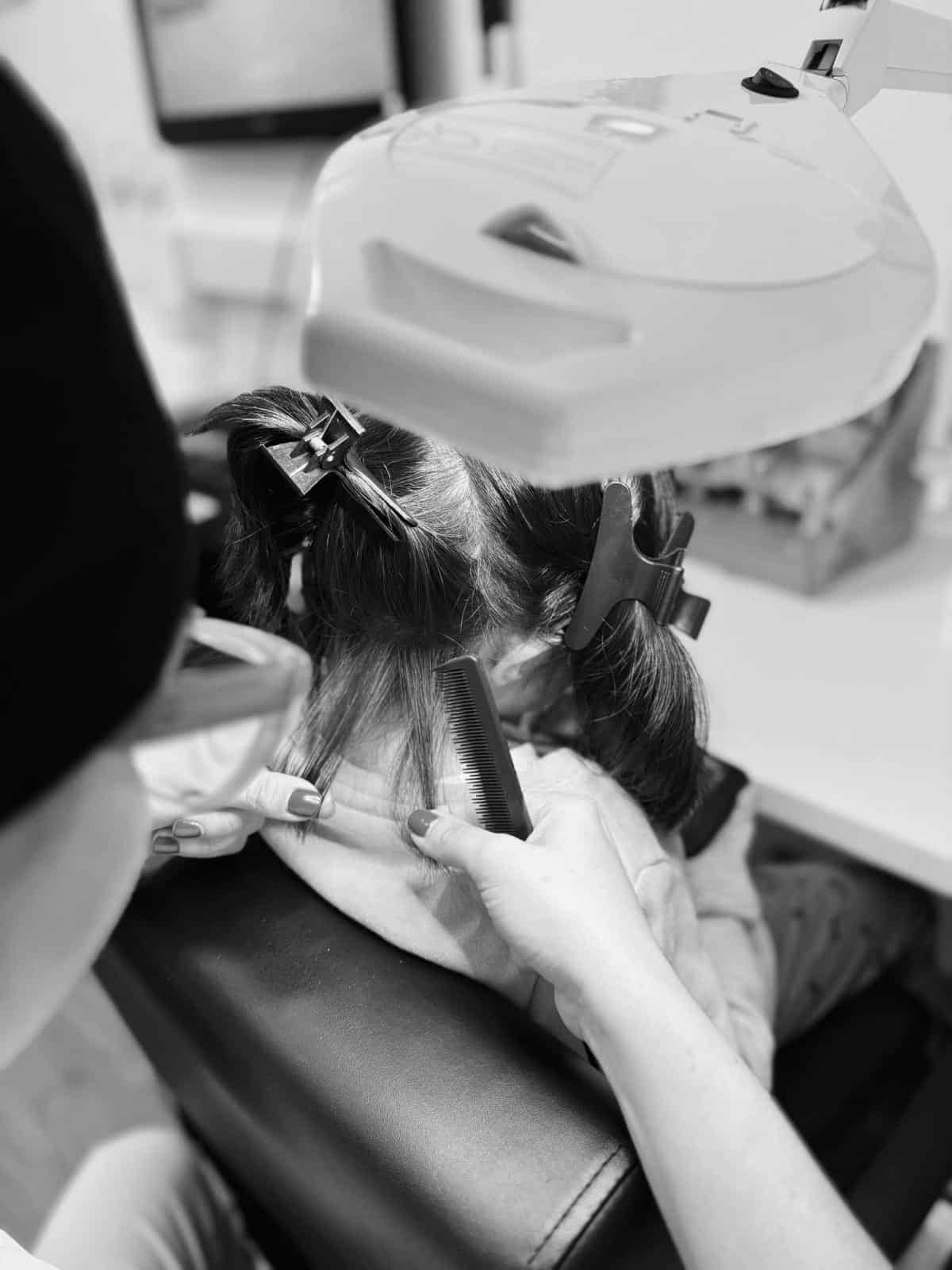 Lupas y Cabello Húmedo: La Estrategia Natural de una Enfermera de Toledo para Combatir los Piojos