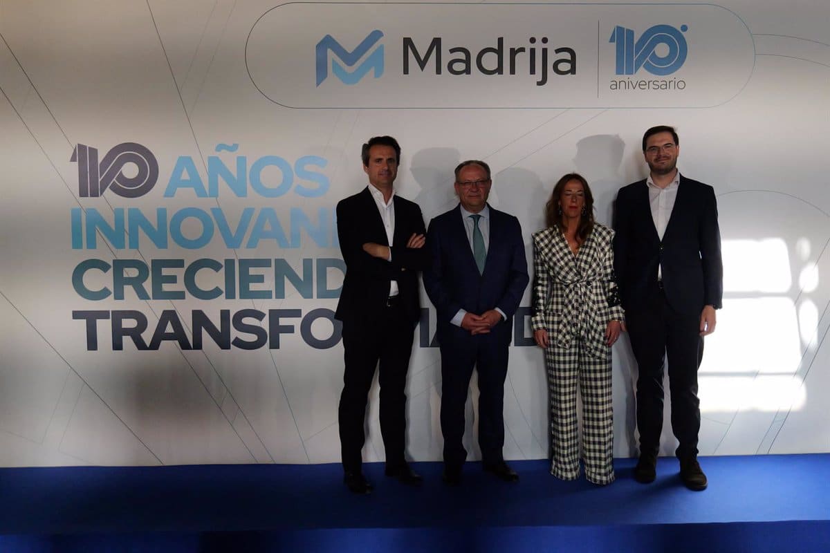 Madrija conmemora su décimo aniversario en Toledo con la participación de más de 200 personas.