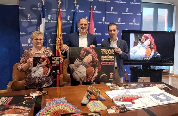 Navalcán conmemora sus primeras jornadas dedicadas al traje y bordado como Bien de Interés Cultural Inmaterial.