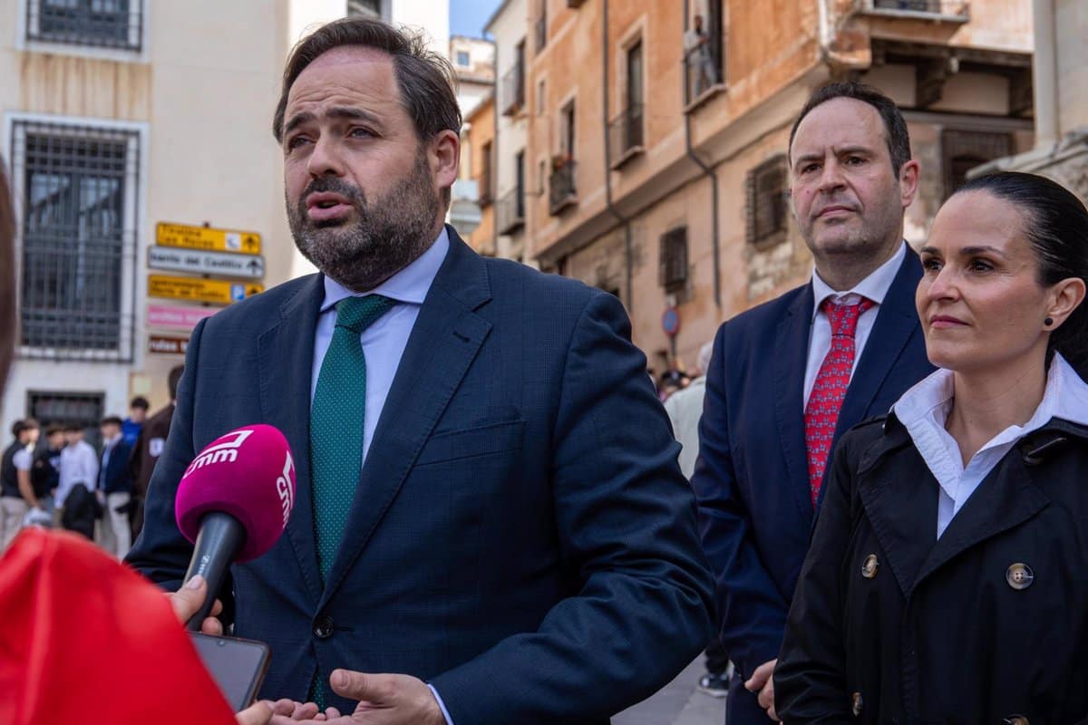 Núñez resalta que la Semana Santa de Castilla-La Mancha se encuentra entre las más significativas de España y aplaude a quienes la hacen posible.