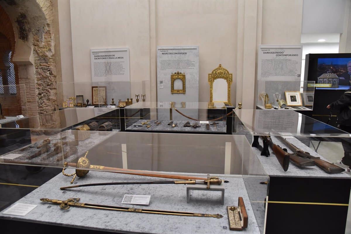 167 Piezas que Conectan el Pasado, Presente y Futuro del Damasquinado en la Mezquita de Tornerías