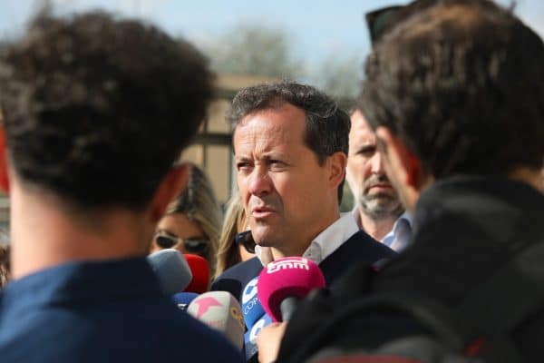 Velázquez agradece a la Policía Local, Bomberos, Protección Civil, técnicos municipales, empresas y vecinos por su esfuerzo durante el corte de suministro eléctrico.