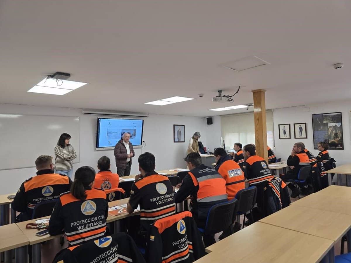 Cerca de 20 grupos de voluntarios de Protección Civil en Castilla-La Mancha reciben capacitación en gestión y organización.