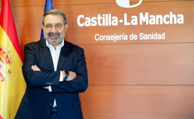 El Gobierno regional conmemora el reconocimiento nacional a las organizaciones que minimizan las listas de espera en el ámbito sanitario.