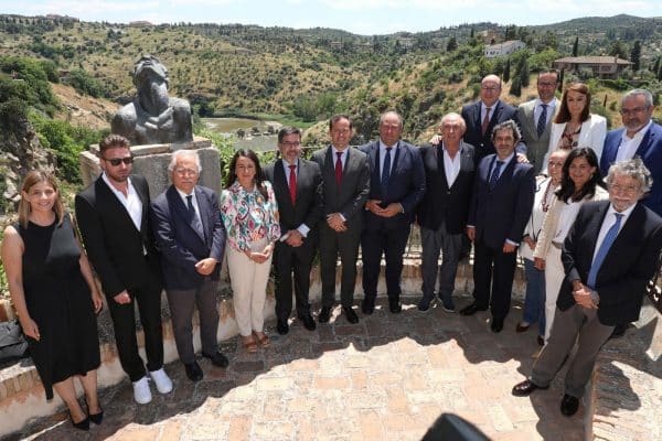 El alcalde resalta la importancia de agricultores y ganaderos como custodios de la salud y la alimentación de la comunidad.