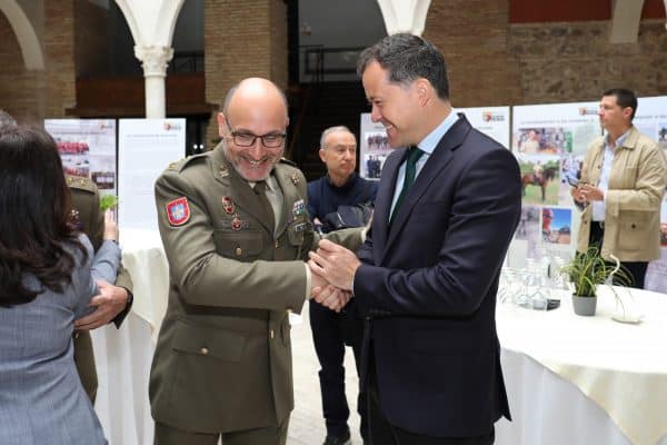 El alcalde destaca la calidad educativa en la UCLM y la Academia de Infantería.