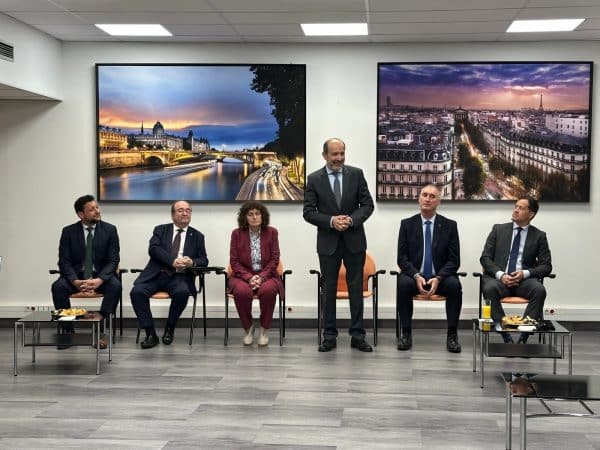 El alcalde destaca la importancia crucial de los Ayuntamientos en la salvaguarda y conservación del patrimonio.