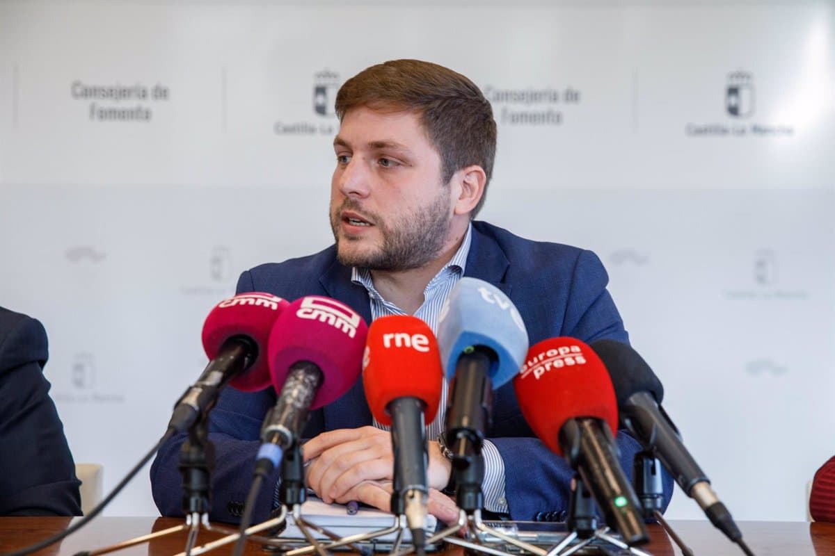 Hernando busca reanudar la reunión con Puente sobre el AVE a Extremadura tras el apagón.