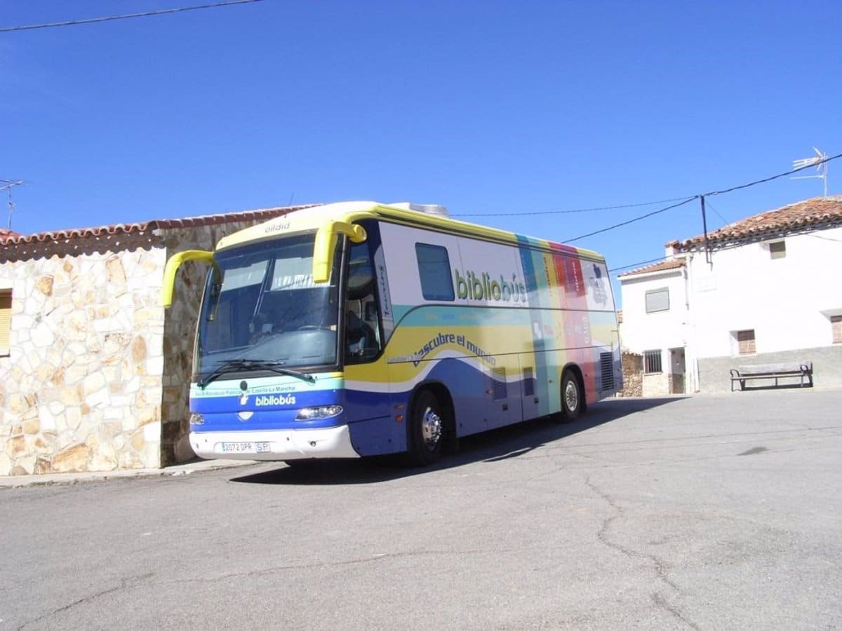 Renovación del convenio que garantiza el servicio de bibliobuses en Albacete y Guadalajara hasta 2025.