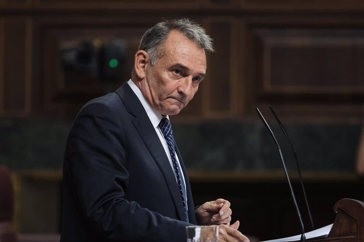 Santiago (IU) pide a los grupos que faciliten la reducción de jornada y solicita a PP y Junts que se pronuncien.