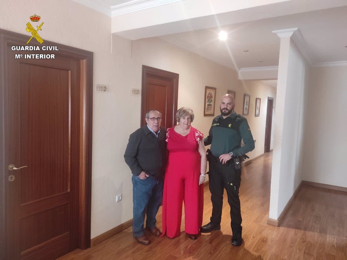 Un agente de la Guardia Civil salva a una mujer atrapada por un atragantamiento en Santa Olalla (Toledo)