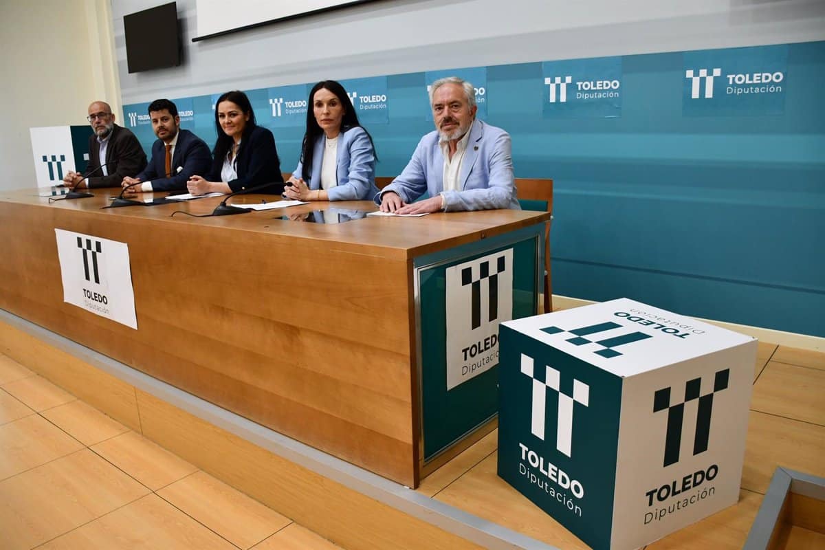 Título reescrito: «Concurso Nacional de Arquitectura: Proyecto de Remodelación para la Plaza del Carmen en Chueca»