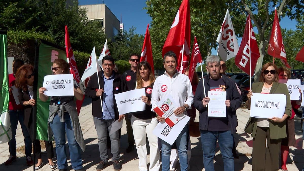 Título reescrito: «Educación concertada solicita a la Junta negociar sobre jubilación parcial, disminución de carga lectiva y pago de antigüedad»