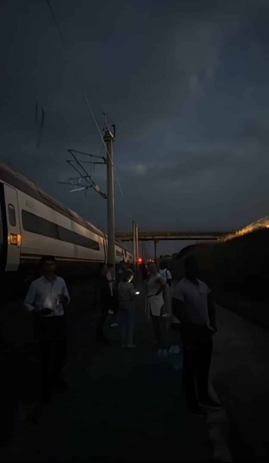 Agentes de Geacam en Castilla-La Mancha brindan apoyo y suministros a los afectados por la falla en el AVE Sevilla-Madrid.