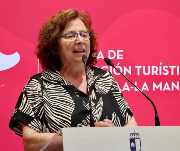Ana Pérez destaca que eventos como el Erató Fest fortalecen el compromiso del Ayuntamiento con la excelencia en la promoción de la candidatura a la Capital Europea de la Cultura.