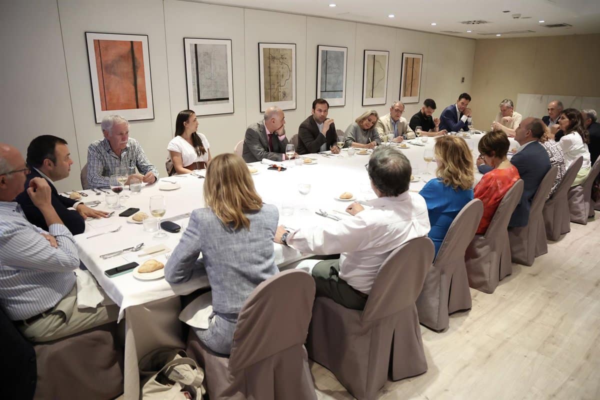 De la Villéon examina junto al Club Conecta los desafíos de Puy du Fou y estima 2,5 millones de visitantes anuales para 2030.