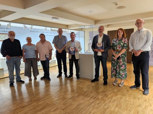 El Gobierno regional inaugura en Talavera una exposición dedicada a la cerámica de Alfredo Ruiz de Luna, sucesor de Juan Ruiz de Luna.