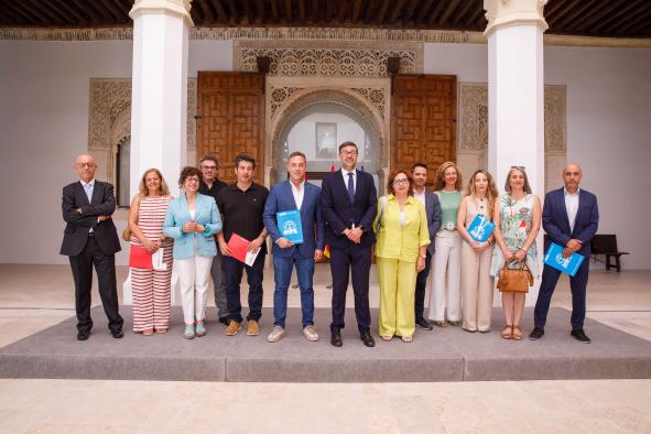 El Gobierno regional reitera su compromiso con la mejora de las condiciones laborales del profesorado en Castilla-La Mancha.