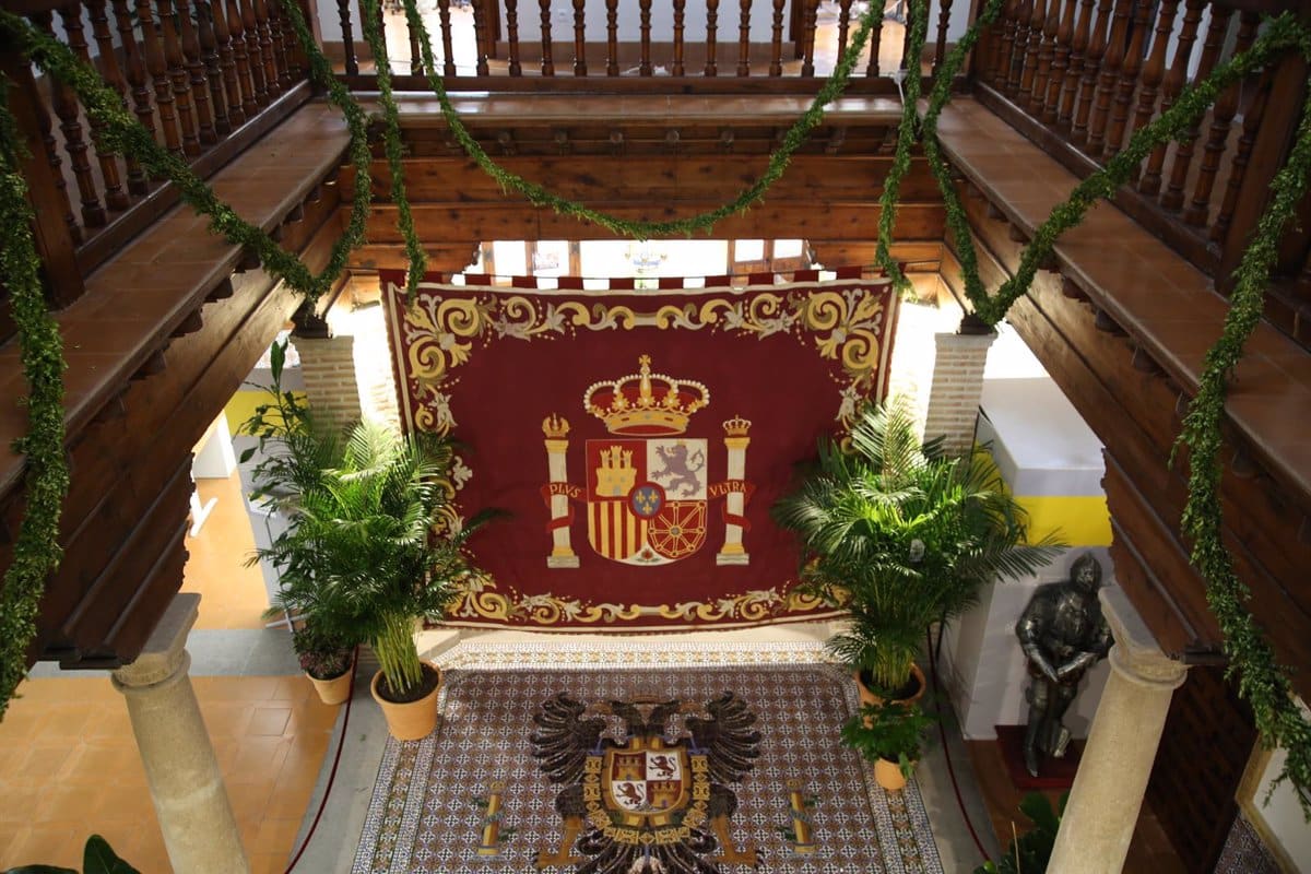 El Patio de la Delegación del Gobierno se Prepara para Celebrar el Corpus de Toledo