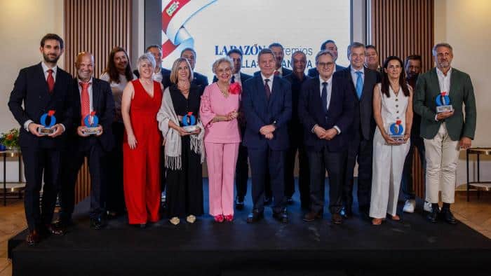 El Presidente Autonómico Resalta la Importancia de los Medios de Comunicación en la Defensa de la Libertad y la Democracia.