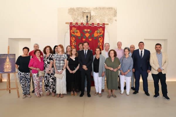 El alcalde destaca «las aromas, vivencias y sentimientos que envuelven a la ciudad durante la festividad del Corpus Christi»