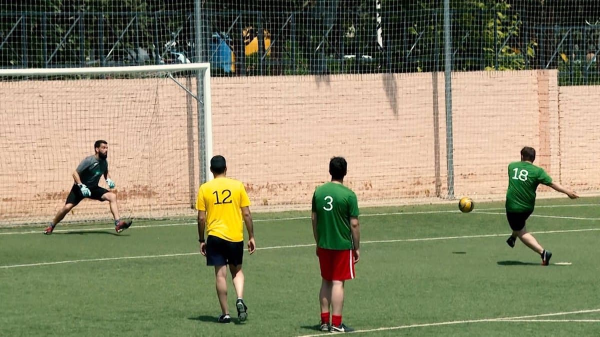 Políticos, periodistas y agentes culturales de Toledo reinventan el torneo de fútbol solidario pre-Corpus de Europa Press.