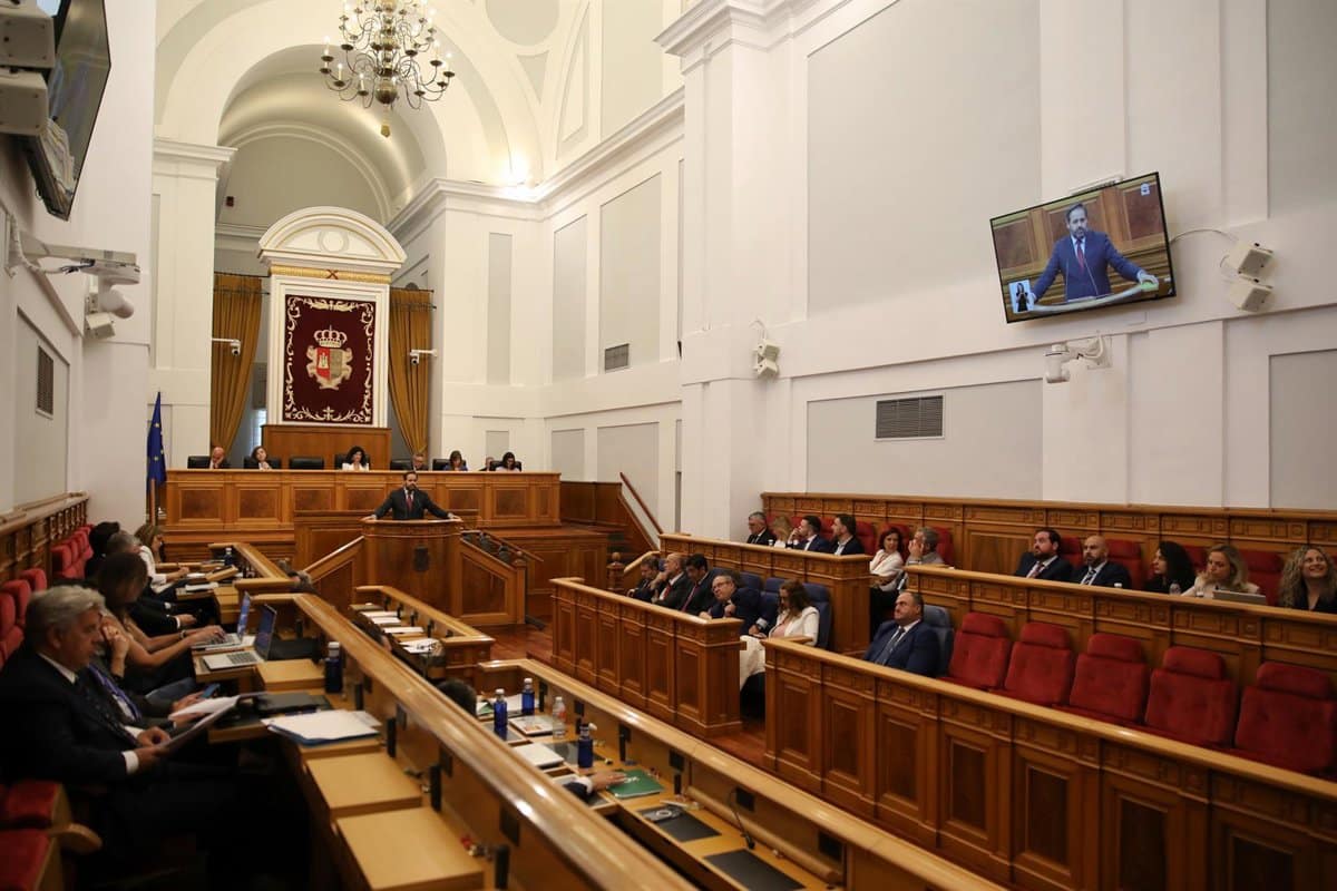 Sanidad, financiación y menores migrantes: debate en el pleno de las Cortes este jueves