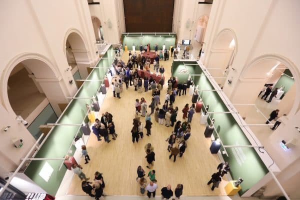 Título alternativo: «La exposición ‘Kalato: 50 obras maestras’ recibe a más de 3.000 visitantes»