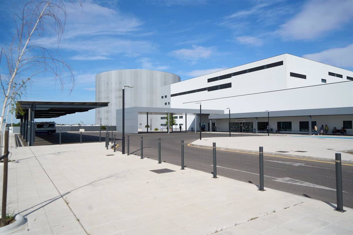 Trabajador de 47 años herido tras ser atropellado por una carretilla en Toledo y trasladado al hospital.