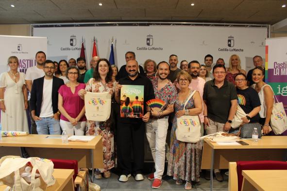 Una revolución serena por el derecho a existir y amar: forjando un mundo más justo y libre para todos.