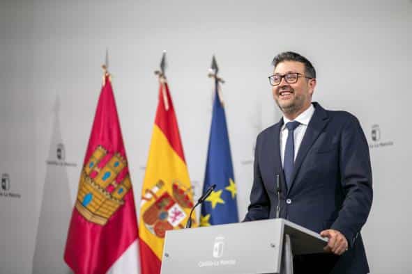 El Consejo de Gobierno aprueba el decreto de apoyo para comedores escolares y libros de texto, beneficiando a las familias.