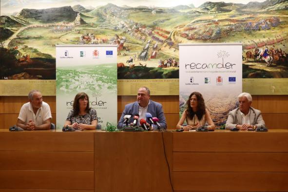 Gobierno regional y FADEMUR lanzan la campaña ‘Ponte en su lugar’ para prevenir la violencia de género a través de Grupos de Desarrollo Rural.