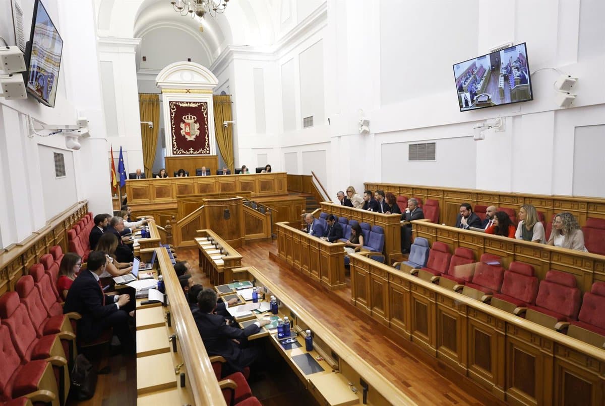 La ley de simplificación administrativa se debatirá y votará en el pleno de las Cortes este jueves.