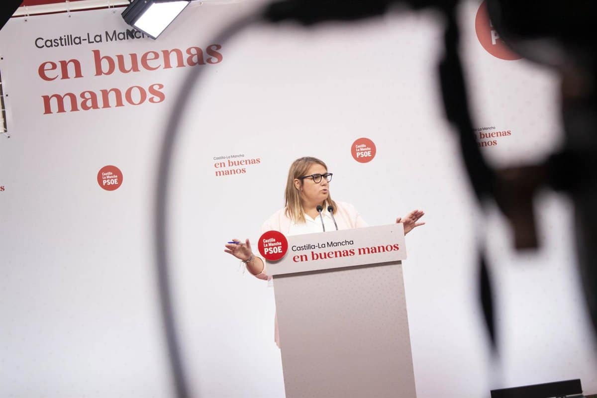 PSOE C-LM llama a Núñez a desvincularse de Vox en ayuntamientos y diputaciones tras su solicitud de deportar inmigrantes.