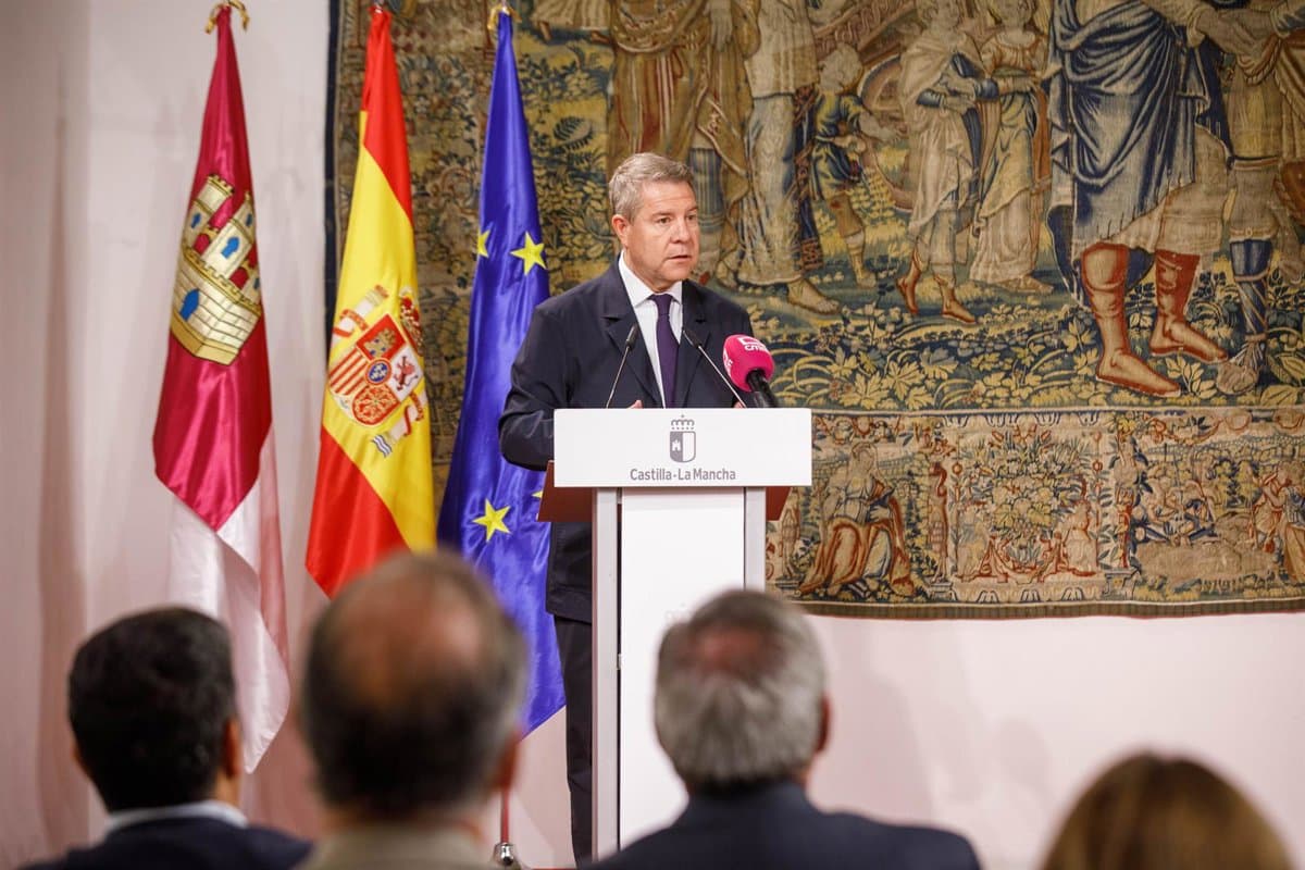 García-Page expresa su preocupación por cómo la «atrocidad» en Gaza trivializa el debate político, transformándolo en un «lodazal».