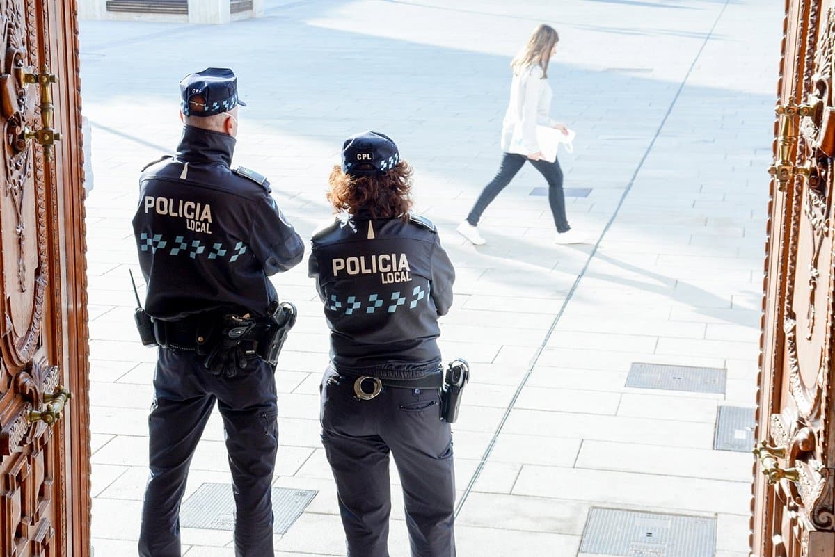El DOCM da a conocer la lista de candidatos para las plazas de policía local en Castilla-La Mancha.