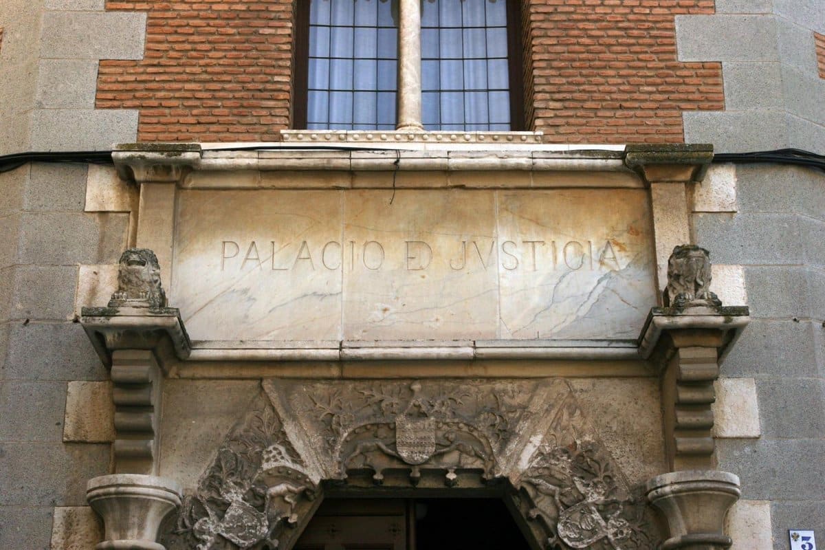 Este martes se juzga a una trabajadora del antiguo hospital de Toledo por divulgar información clínica.